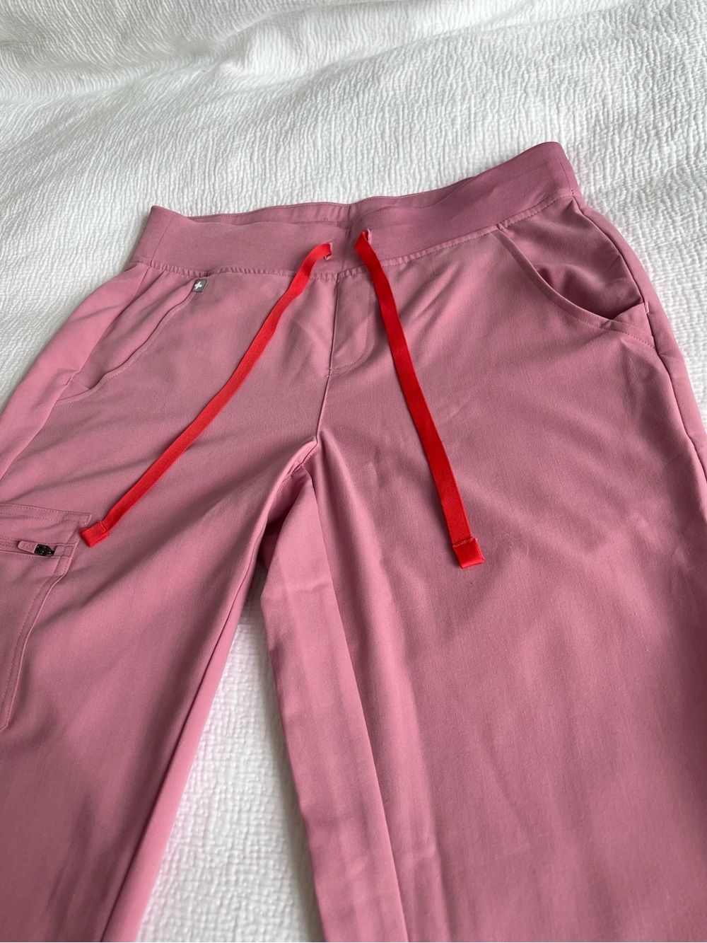 Figs Dusty Rose Scrub Set with Red Drawstrings Limited edition XS Top, S bottom - Picture 5 of 9